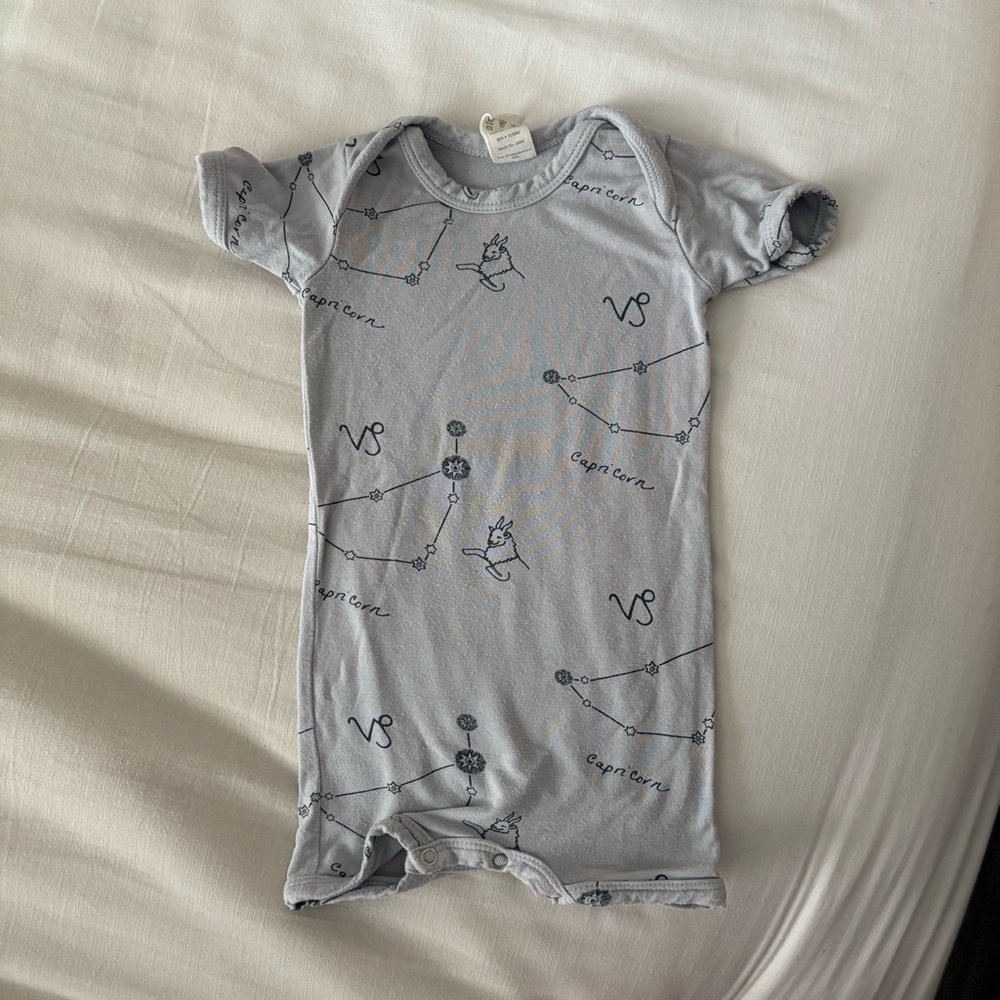 Kate Quinn Capricorn Shortie | sz 0-3 months